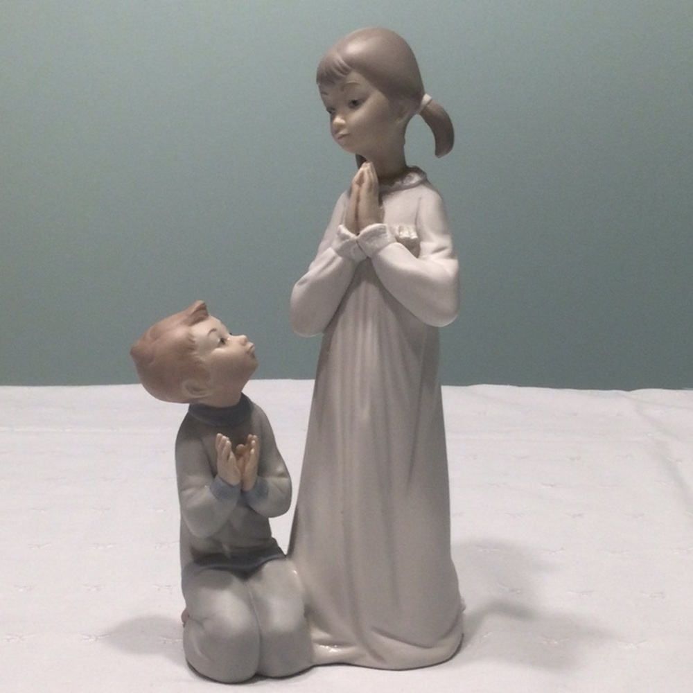 Vintage Porcelain Figurine Girl & Boy Praying​